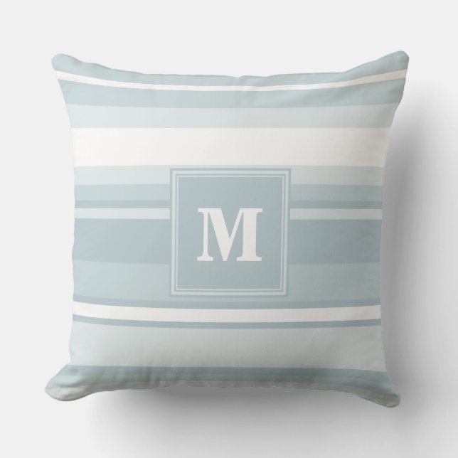 Monogram ijsblauwe strepen kussen (Voorkant)
