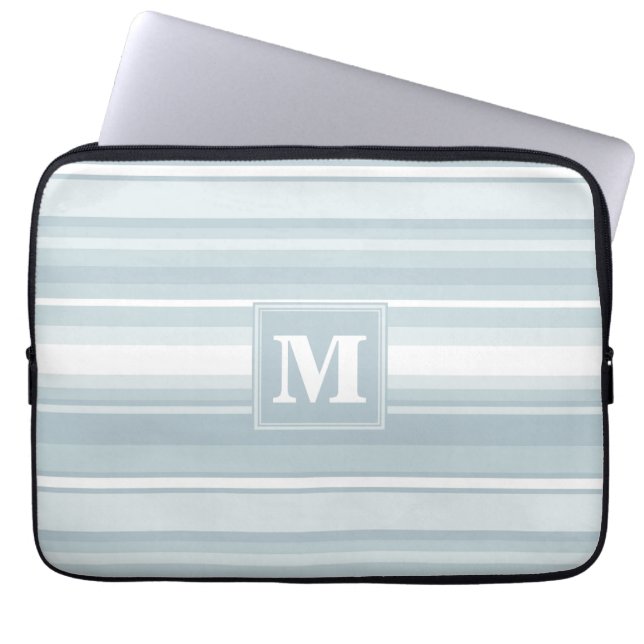 Monogram ijsblauwe strepen laptop sleeve (Voorkant)