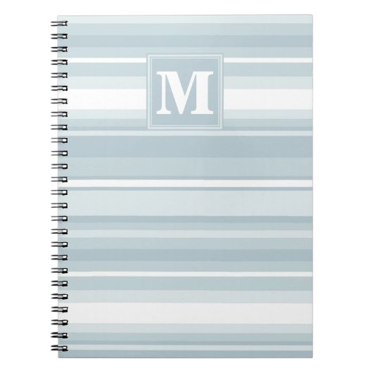 Monogram ijsblauwe strepen notitieboek (Voorkant)