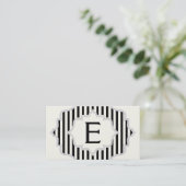 Monogram in een lijst met zwarte, witte strepen visitekaartje (Staand voorkant)