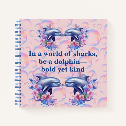 Monogram In Een Wereld Van Haaien, Wees Een Dolfij Notitieboek (Voorkant)