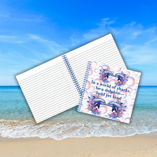 Monogram In Een Wereld Van Haaien, Wees Een Dolfij Notitieboek