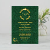 Monogram in Floral Wreath Green Damask Wedding Folie Uitnodiging (Staand Voorkant)