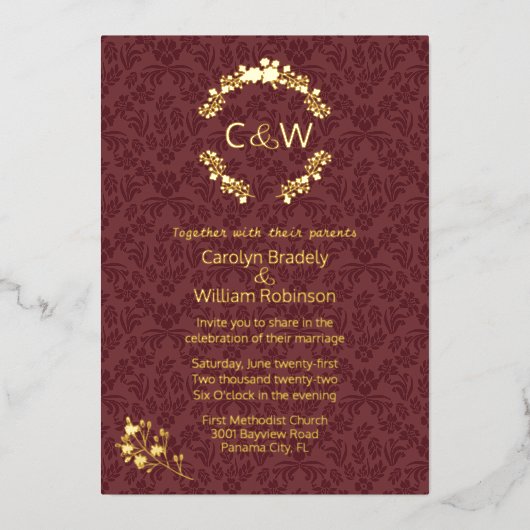 Monogram in Floral Wreath Wine Damask Wedding Folie Uitnodiging (Voorkant)