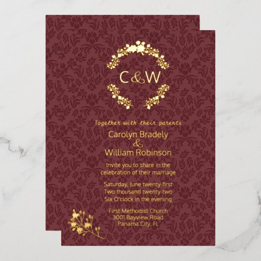 Monogram in Floral Wreath Wine Damask Wedding Folie Uitnodiging (Voorkant / Achterkant)