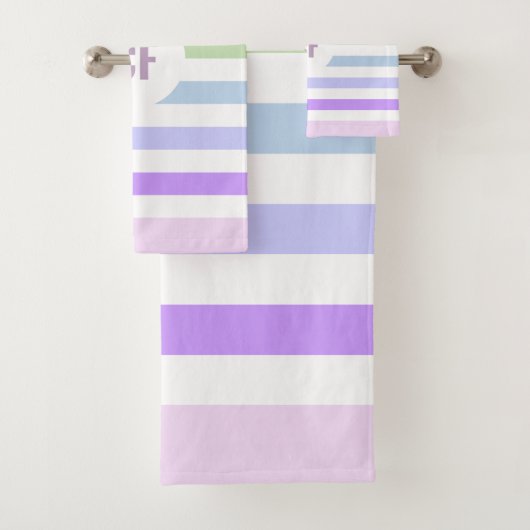 Monogram in witte cirkel pasta regenboogstrips bad handdoek (Insitu)