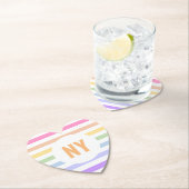 Monogram in witte cirkel pasta regenboogstrips kartonnen onderzetters (Insitu)