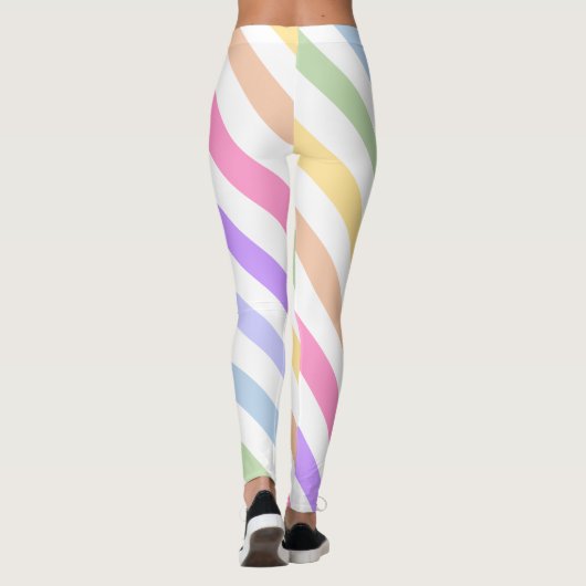 Monogram in witte cirkel pasta regenboogstrips leggings (Achterkant)