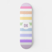 Monogram in witte cirkel pasta regenboogstrips persoonlijk skateboard (Voorkant)