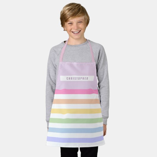 Monogram in witte cirkel pasta regenboogstrips schort (Gedragen)