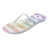 Monogram in witte cirkel pasta regenboogstrips teenslippers (Schuin)