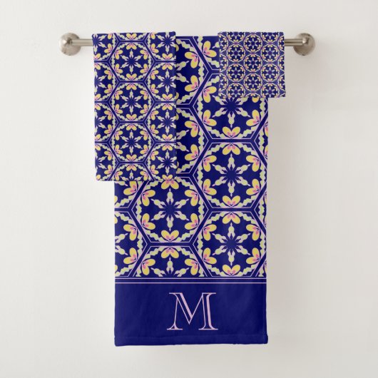 Monogram Indigo Blue Bad Handdoek (Insitu)