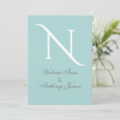 Monogram Initiaal Blue White Wedding Invitation Kaart (Staand voorkant)