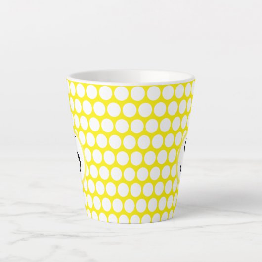 Monogram Initiaal Bright Gele Witte Polka Dots Latte Mok (Voorkant)