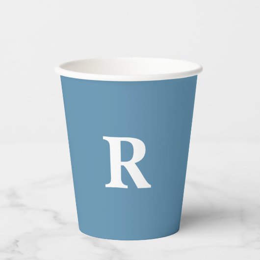 Monogram Initiaal Dusty Blue White Aangepaste kleu Papieren Bekers (Voorkant)