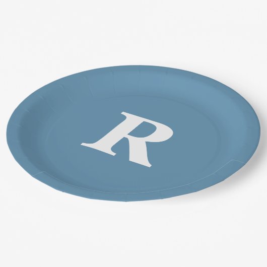 Monogram Initiaal Dusty Blue White Aangepaste kleu Papieren Bordje (Gekanteld)