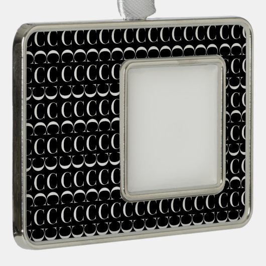 Monogram Initiaal letter C Verzilverd Omlijst Ornament (Rechts)