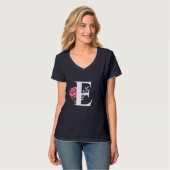 Monogram Initiaal Letter E in White Roze Rose T-shirt (Voorkant volledig)