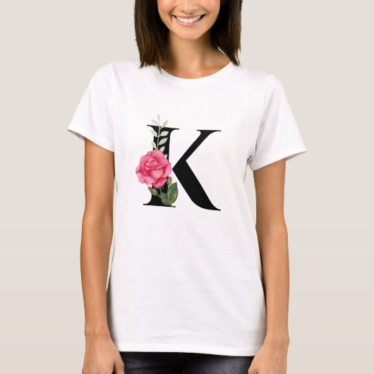 Monogram Initiaal Letter K in zwart met roze Rose T-shirt (Voorkant)