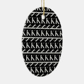 Monogram Initiaal Letter K, Kies Achtergrondkleur Keramisch Ornament (Rechts)