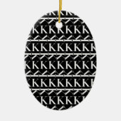 Monogram Initiaal Letter K, Kies Achtergrondkleur Keramisch Ornament (Voorkant)