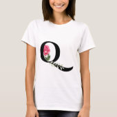Monogram Initiaal Letter Q in zwart met roze Rose T-shirt (Voorkant)