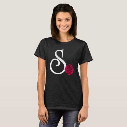 Monogram Initiaal Letter S met Red Rose op zwart B T-shirt (Voorkant volledig)
