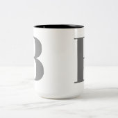 Monogram Initiaal Letter Zwart en Wit Elegant Tweekleurige Koffiemok (Center)