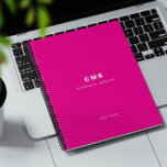 Monogram Initiaal Modern Bright Pink Planner<br><div class="desc">Een klassieke monogram felroze planner. Deze planner is voorzien van een klassieke monogram tekst met de mogelijkheid om jouw naam en jaar toe te voegen. Alle tekst is aanpasbaar en kan worden vervangen door elke tekst naar keuze.</div>