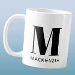 Monogram Initiaal Naam Eenvoudig Koffiemok<br><div class="desc">Moderne typografie minimalistisch monogram initiaal naamontwerp dat kan worden gewijzigd om te personaliseren.</div>