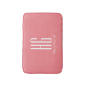 Monogram Initiaal Naam Koraal Zalm Roze Modern Badmat (Voorkant Verticaal)