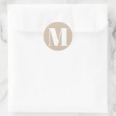 Monogram initiaal nummer beige-taankleurig-wit aan ronde sticker (Tas)