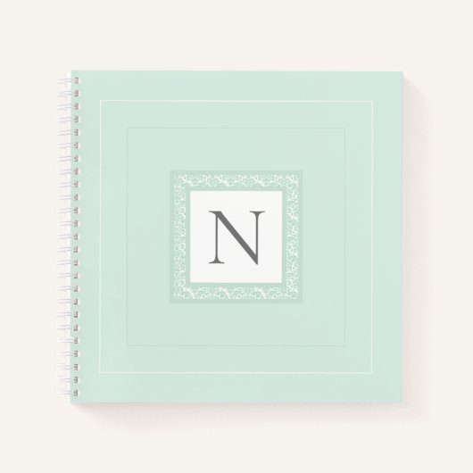 Monogram Initiaal Pastel Green Damask Notitieboek (Voorkant)