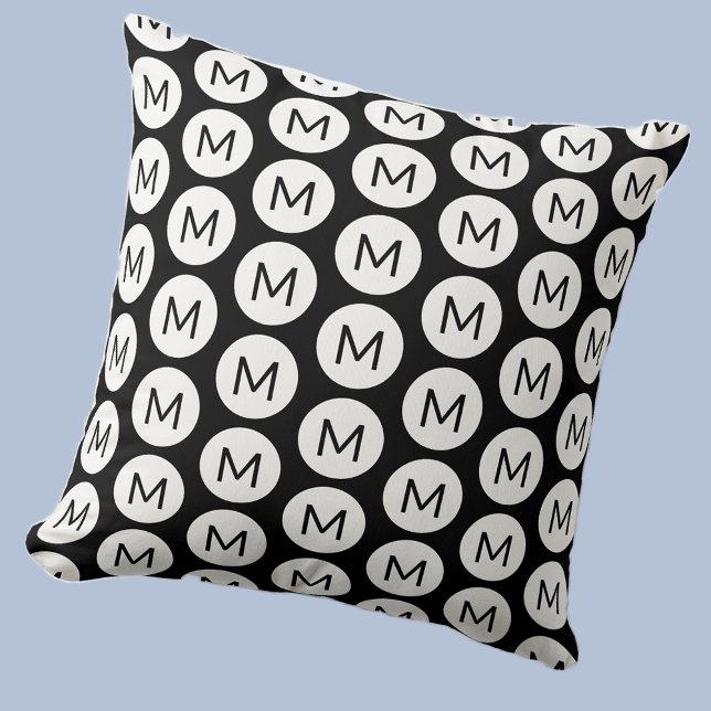 Monogram Initiaal Spot Pattern Gepersonaliseerd Zw Kussen (Polka dot spot pattern modern monogram initial personalized pillow In black and white)