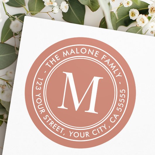 Monogram initiaal terracotta bruin retouradres ronde sticker