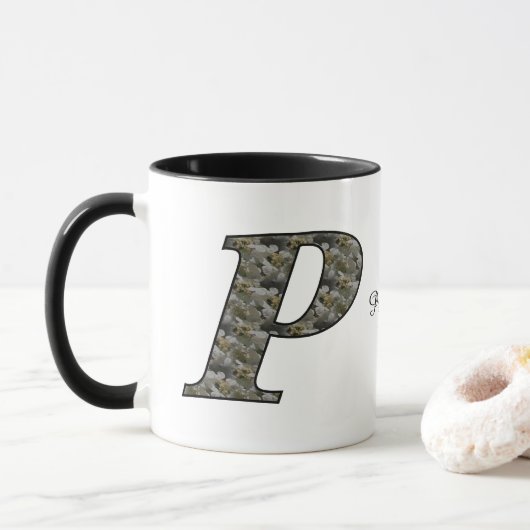 Monogram Initial P Hydrangea Flowers Personalized Mok (Met donut)