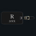 Monogram Initialen Jaar Sjabloon zwart-wit Bagagelabel<br><div class="desc">Monogrammed initiaal en jaar sjablonen en ook persoonlijke details zoals naam,  adres,  telefoonaantal en e-mail allen die u kunt uitgeven. Ontworpen met een elegante en eenvoudige zwarte en witte achtergrond,  kunt u beide kleuren desgewenst wijzigen. Het maakt een gave persoonlijke gave voor iedereen.</div>