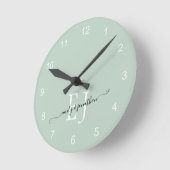 Monogram Initialen Namen Elegant Script Sage Green Ronde Klok (Hoek)