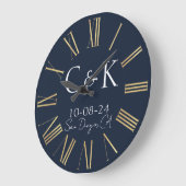 Monogram Initialen Navy Blue Bruiloft Grote Klok (Hoek)
