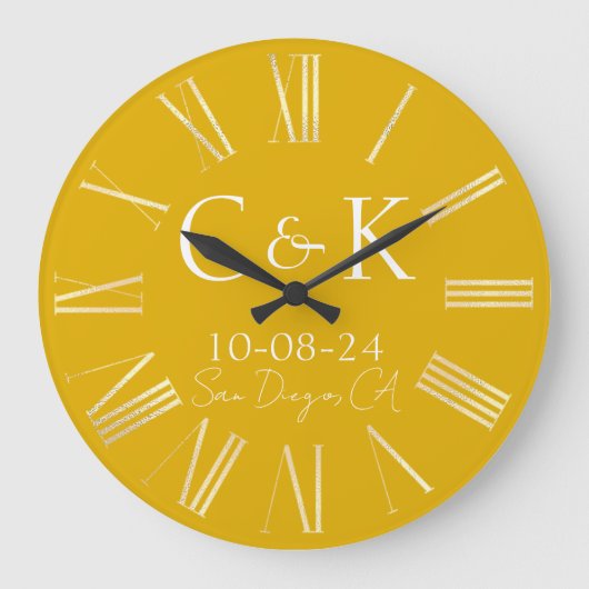 Monogram Initialen op Mosterdgeel Bruiloft Grote Klok (Voorkant)