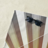 Monogram Initialen op Starburst Stripes Geel Geel Strandlaken (In situ)