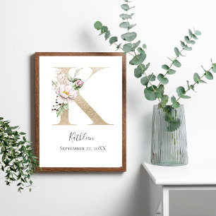 Monogram K Roze Witte Bloem Gouden Letter Babykame Poster