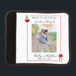 Monogram Kaart afspelen Weduwfoto opslaan Datum Handvat Beschermer<br><div class="desc">Vier in stijl met deze stijlvolle en zeer trendy bruiloft en sla de datum bagage handvat wraps op. Het ontwerp is gemakkelijk te personaliseren met uw speciale evenementenbewoording en uw gasten zullen blij zijn wanneer ze deze fantastische en unieke save the dates ontvangen.</div>