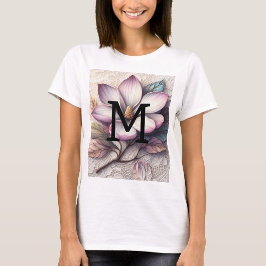 Monogram kant bloemenroze paarse magnolia bloem t-shirt (Voorkant)