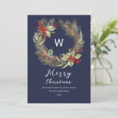 Monogram Kerst Greenery Krans op Navy Blue Feestdagenkaart (Staand voorkant)