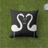 Monogram Kissend Flamingos Black OutdoorPillow Buitenkussen (Gras)