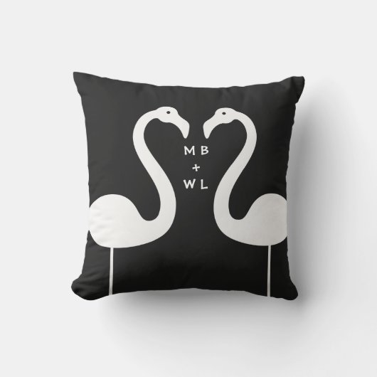 Monogram Kissend Flamingos Black OutdoorPillow Buitenkussen (Voorkant)