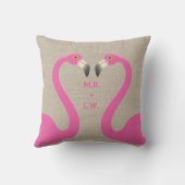 Monogram Kissend Flamingos Burlap OutdoorPillow Buitenkussen (Achterkant)