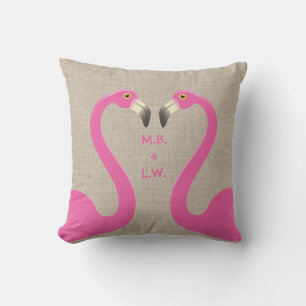 Monogram Kissend Flamingos Burlap OutdoorPillow Buitenkussen