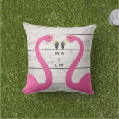 Monogram Kissende Flamingos Outdoor Pillow Buitenkussen (Gras)